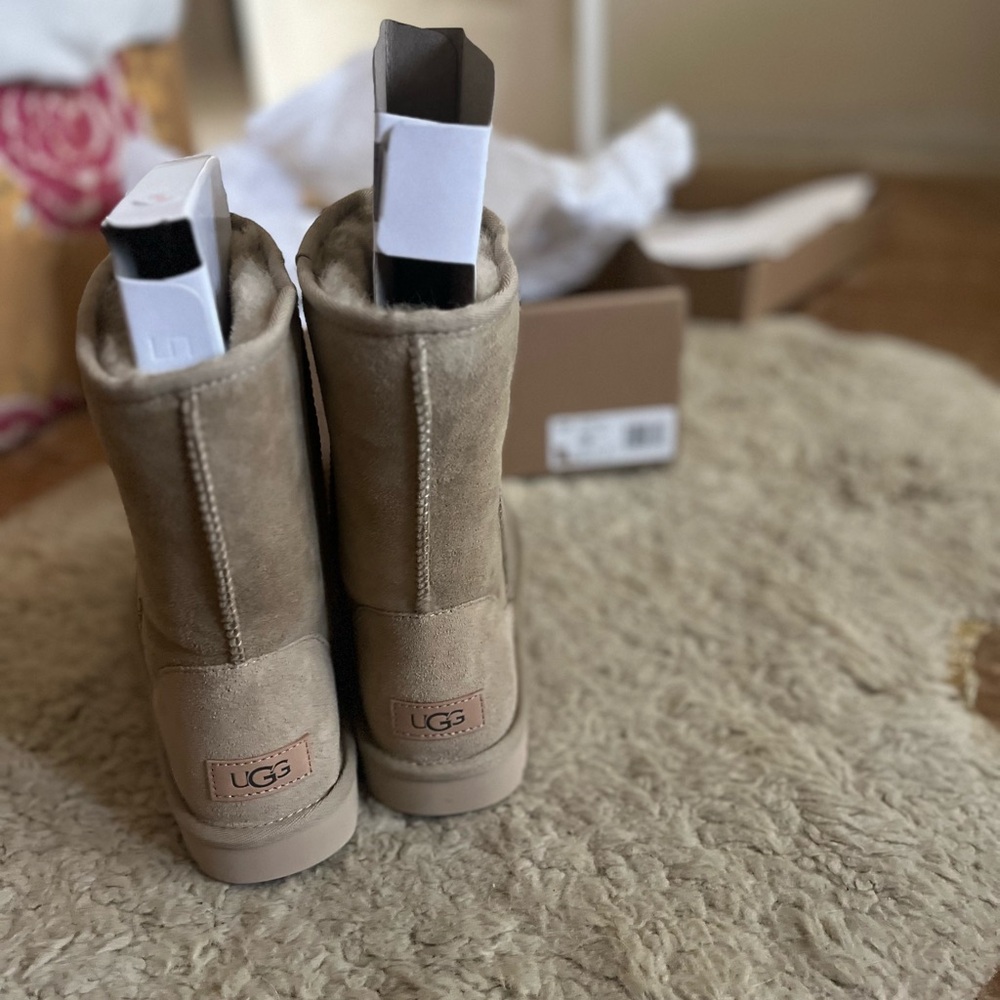 Ugg classic boots II size 9 Mustard Seed